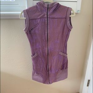 Hooded sleeveless tunic vest